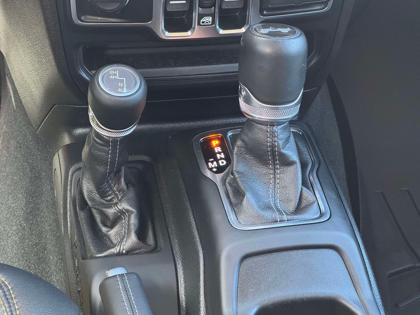 Used 2024 Jeep Wrangler Unlimited Sahara AWD/4WD image 27