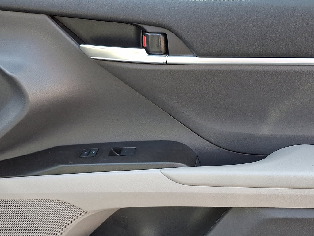 Used 2023 Toyota Camry SE image 10