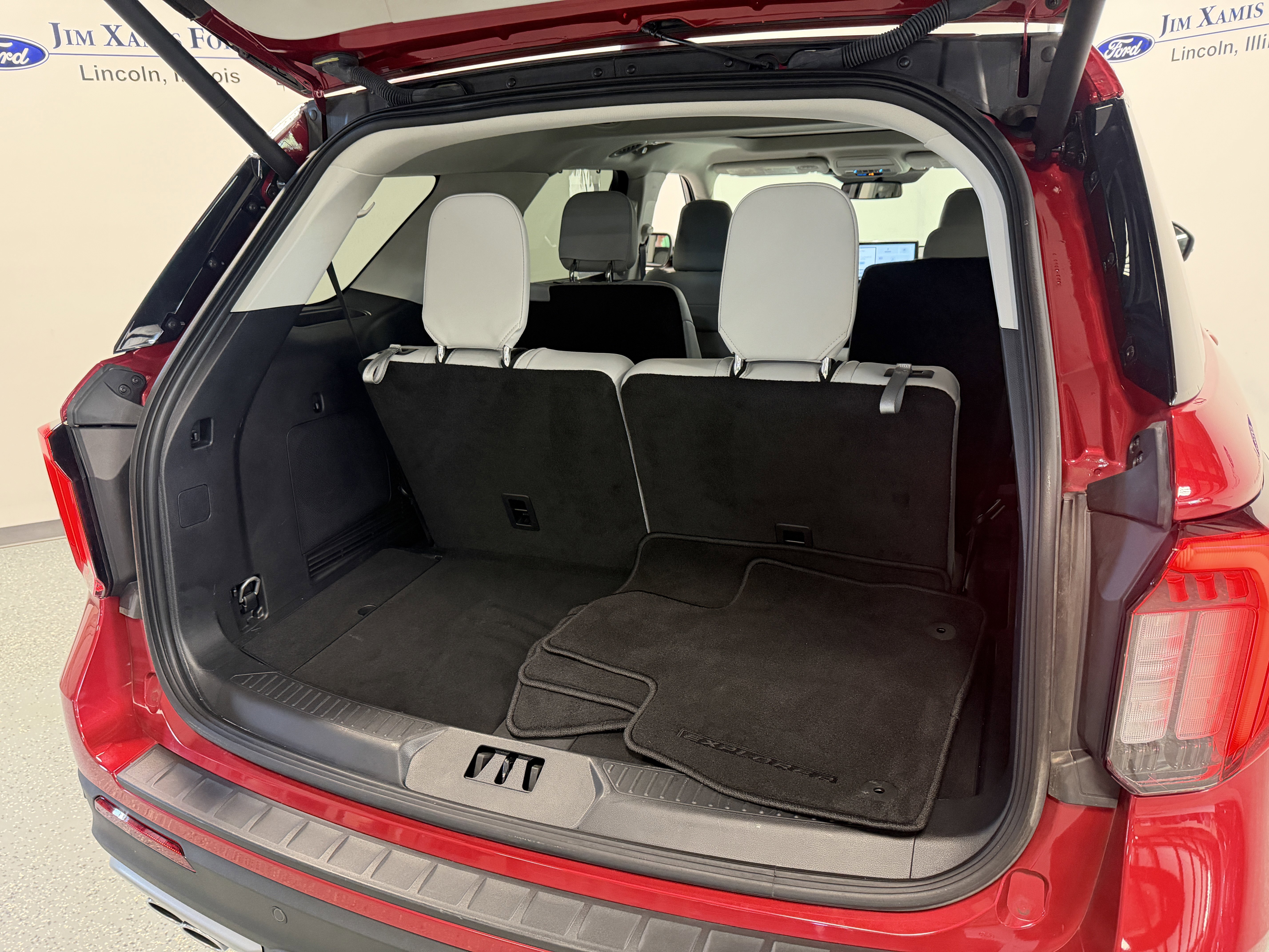 Used 2025 Ford Explorer Platinum w/ Ultimate Package AWD/4WD image 25