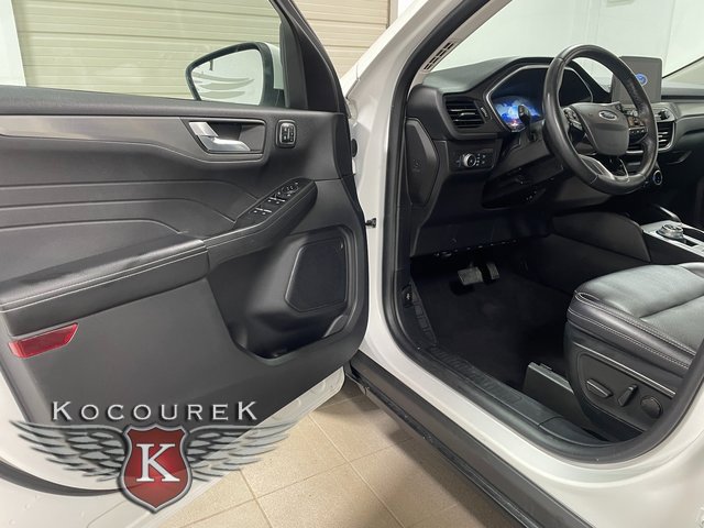 Used 2022 Ford Escape Titanium image 10