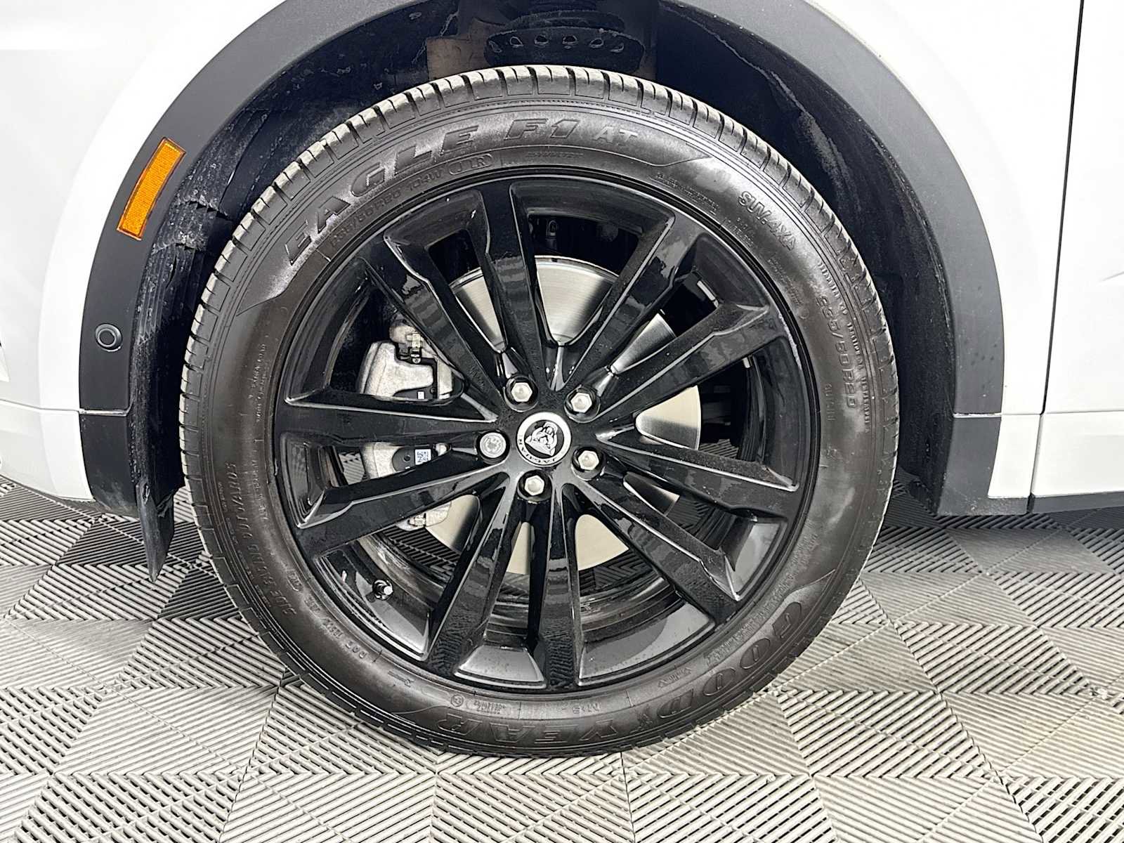 Used 2024 Jaguar E-PACE R-Dynamic SE image 30