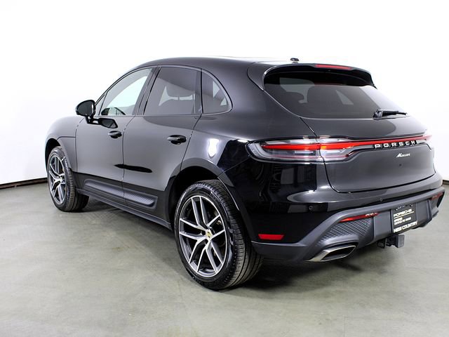 Certified 2024 Porsche Macan image 3