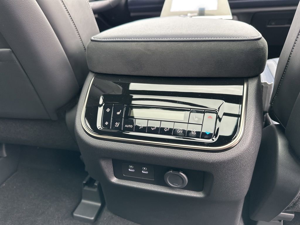 New 2026 INFINITI QX80 4WD w/ Sport Exterior Package image 24