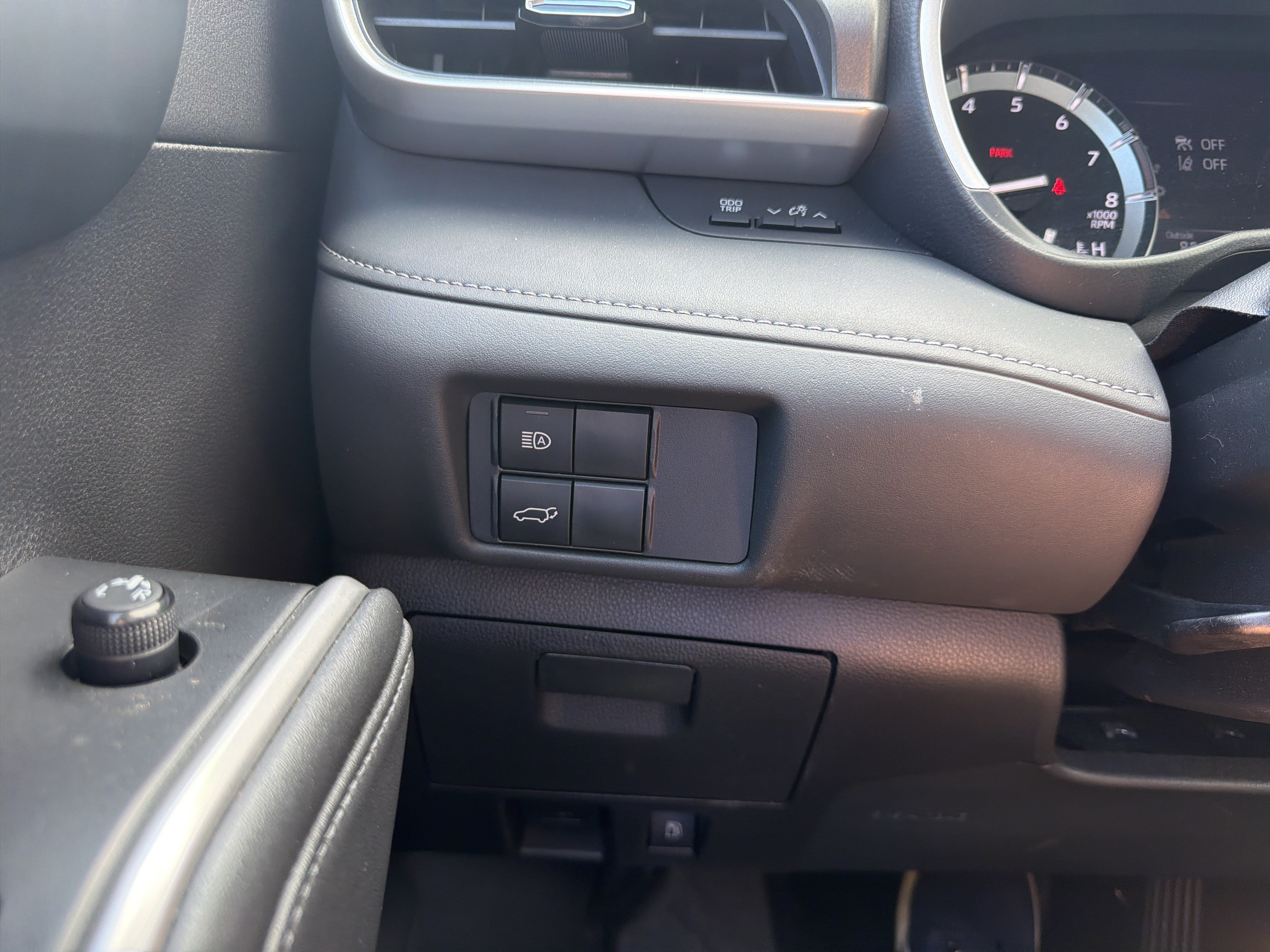 Used 2021 Toyota Highlander XLE AWD/4WD image 31