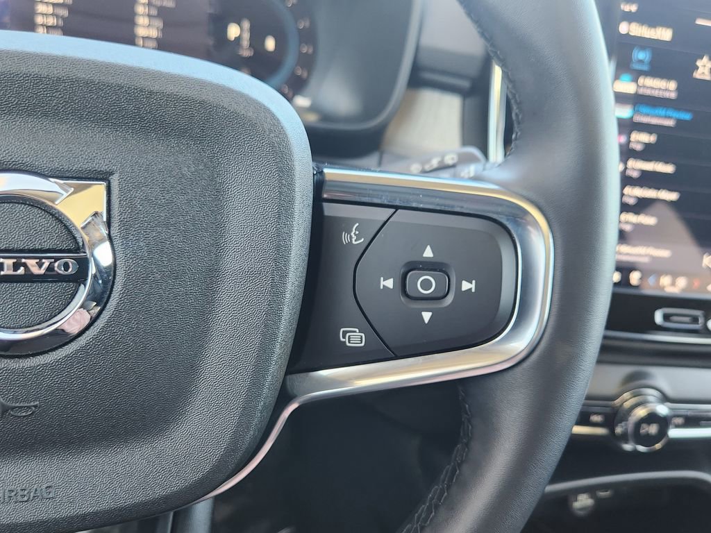 Used 2023 Volvo XC40 B5 Plus w/ Climate Package image 17