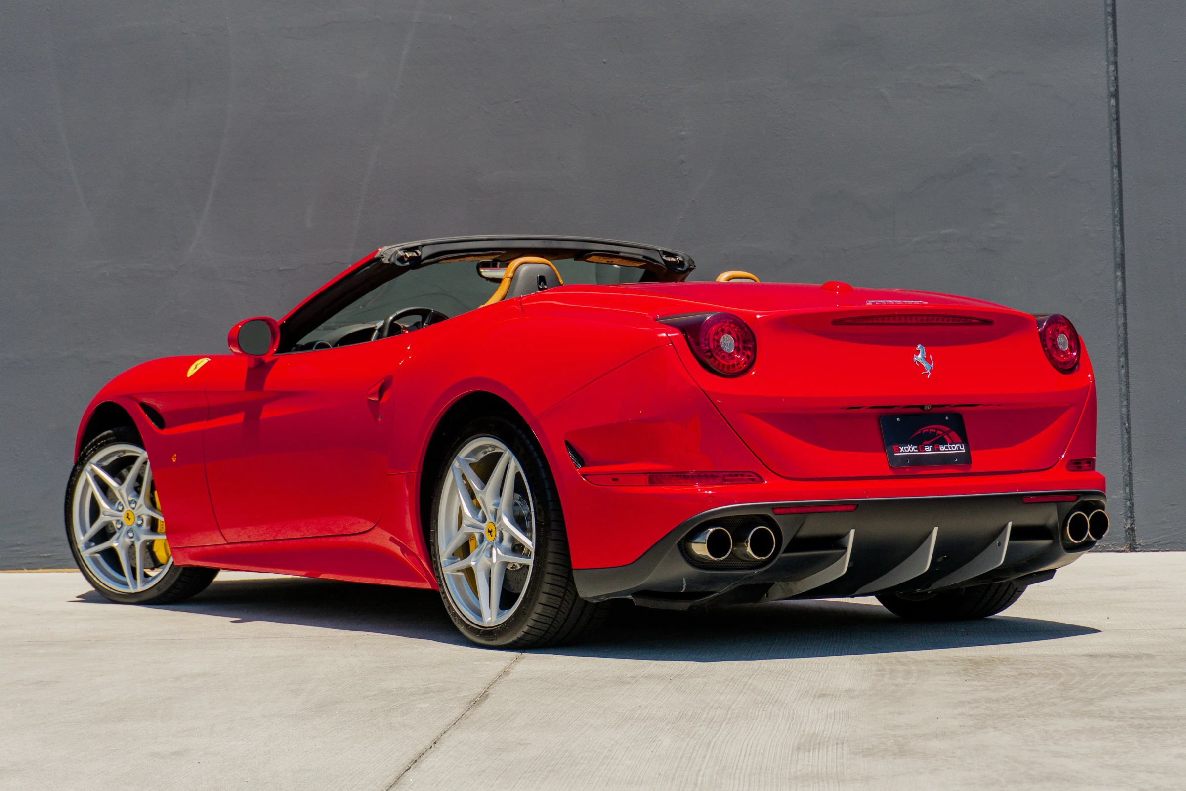 Used 2016 Ferrari California T RWD image 10