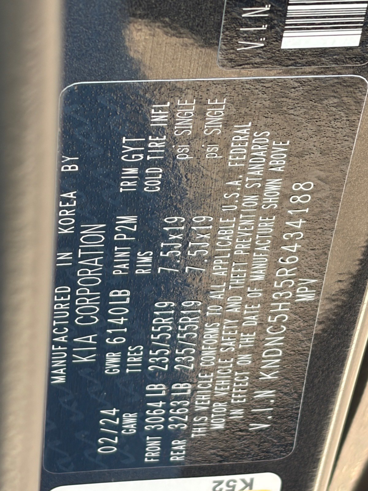 Used 2024 Kia Carnival EX FWD image 32