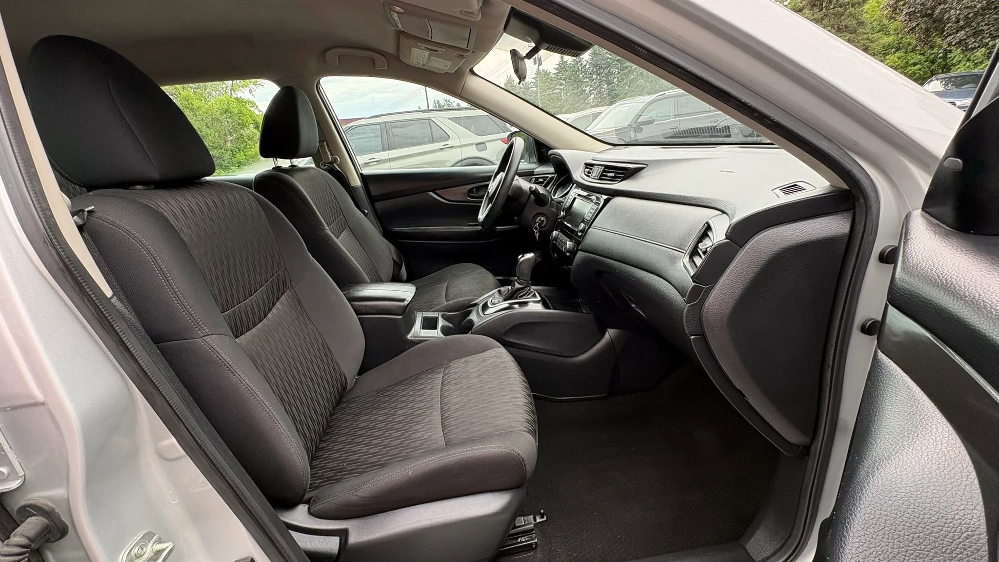 Used 2020 Nissan Rogue S AWD/4WD image 31