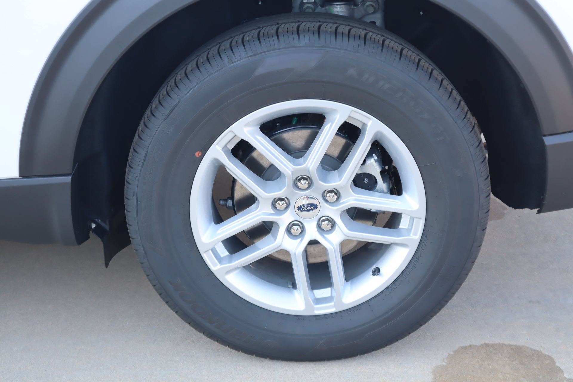 New 2026 Ford Explorer Active RWD image 19