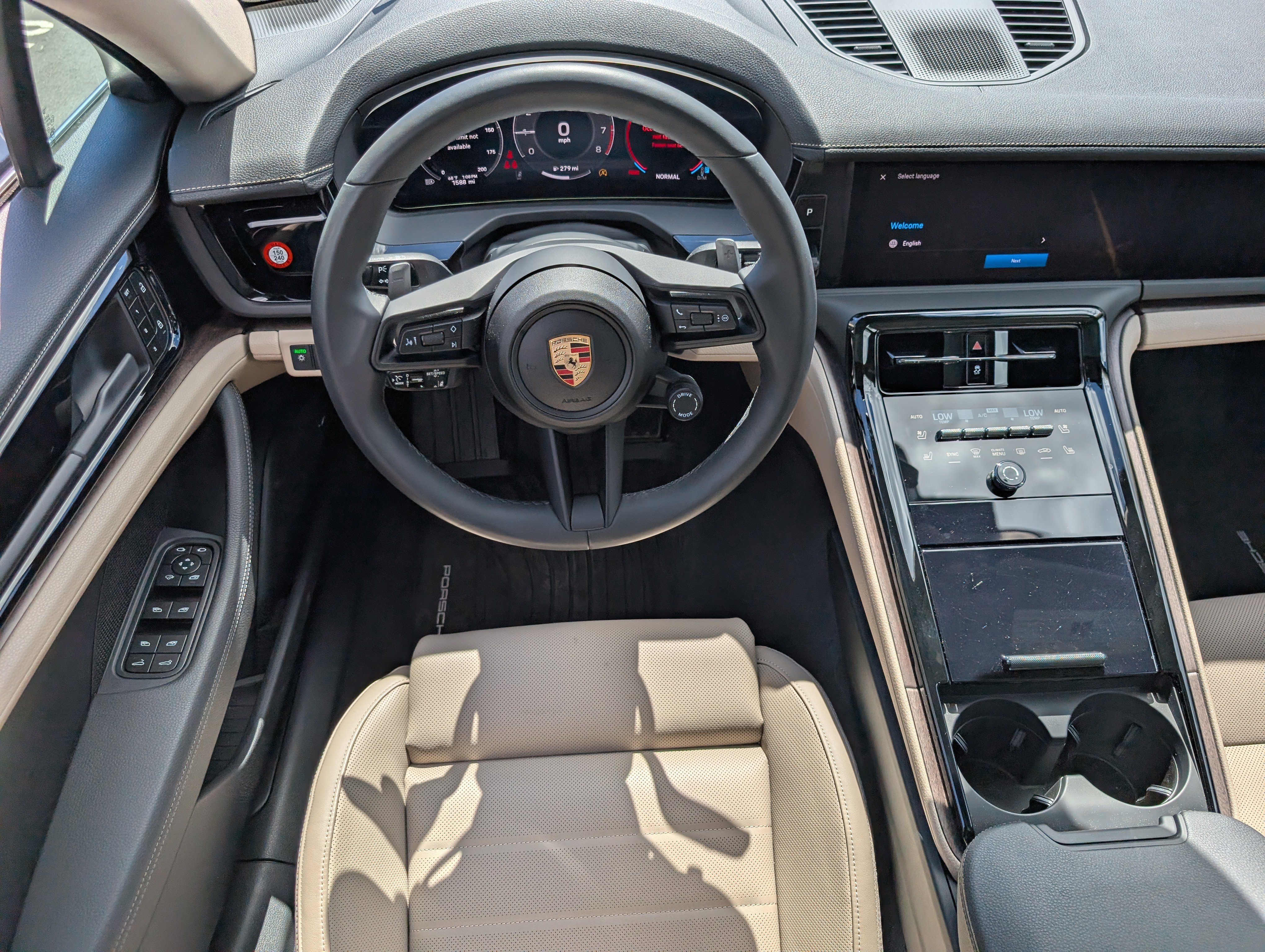 Certified 2025 Porsche Panamera 4 image 6