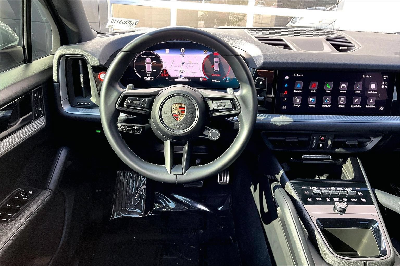 Used 2024 Porsche Cayenne S AWD/4WD image 5