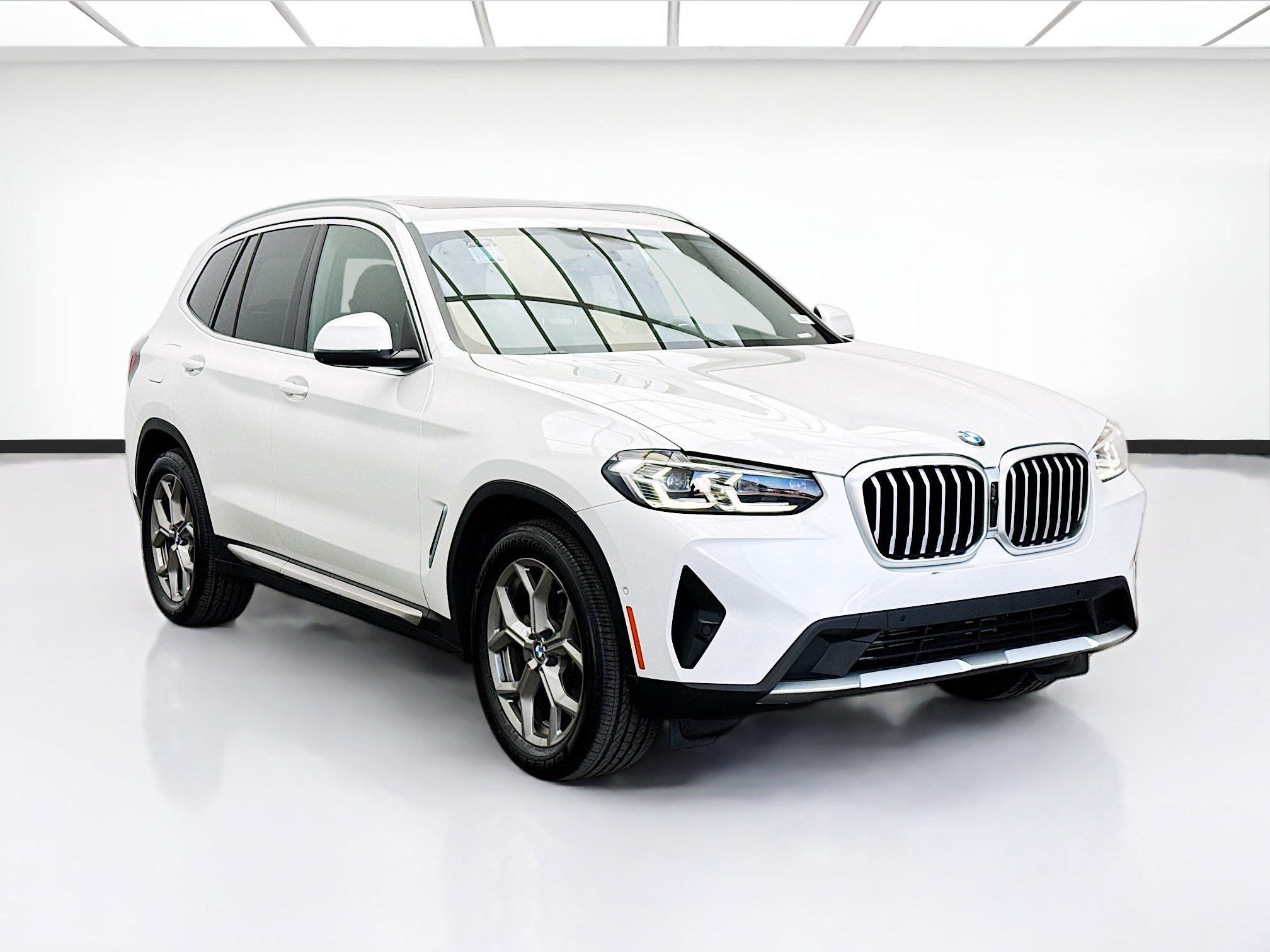 Used 2024 BMW X3 sDrive30i w/ Convenience Package RWD image 3