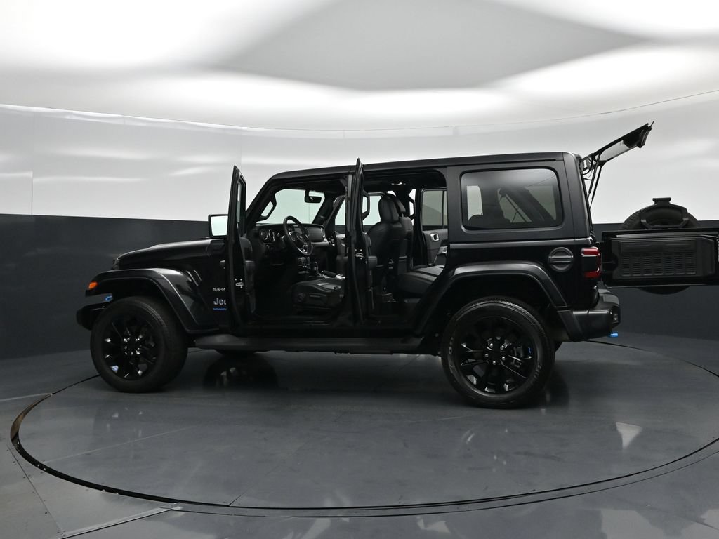 Used 2023 Jeep Wrangler Unlimited Sahara AWD/4WD image 31