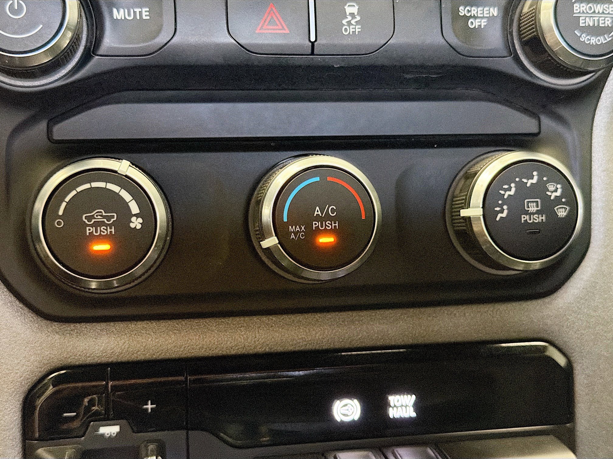 Used 2024 RAM 3500 Tradesman w/ Chrome Appearance Group AWD/4WD image 10