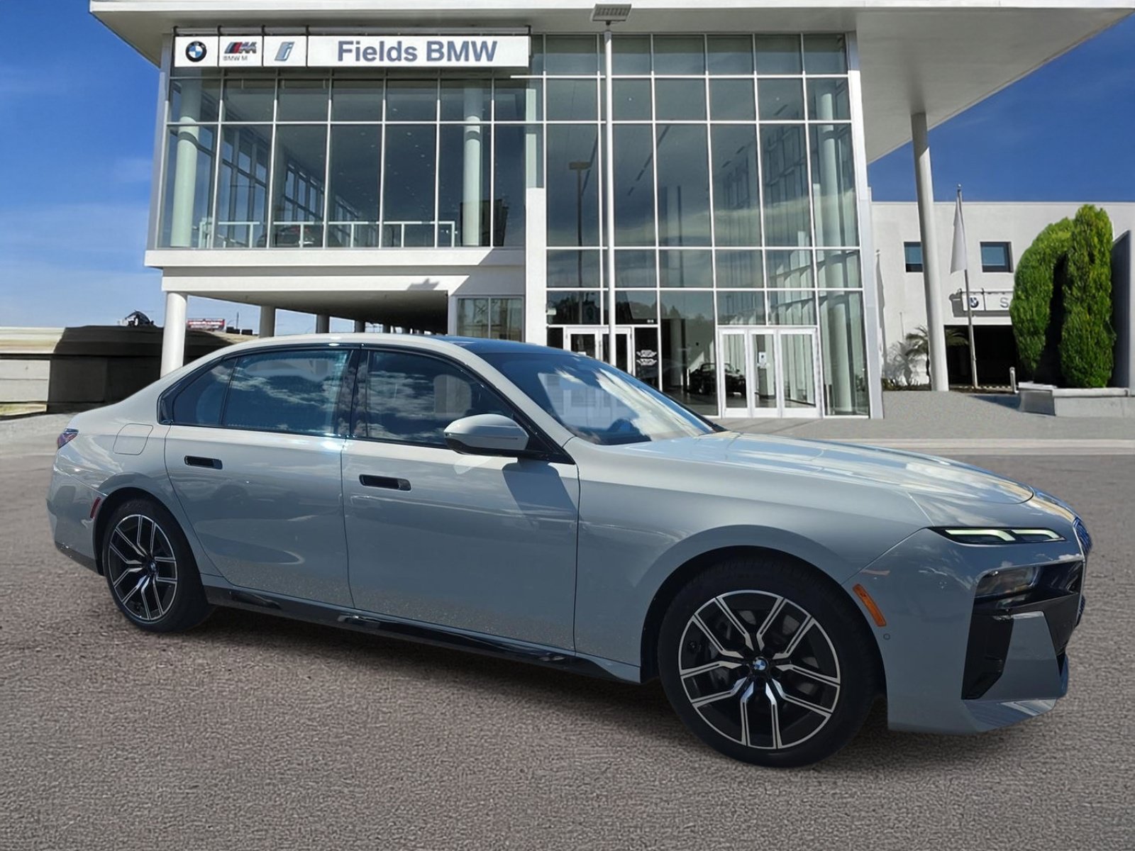 Used 2024 BMW 760i xDrive w/ Premium Package 2 AWD/4WD image 1