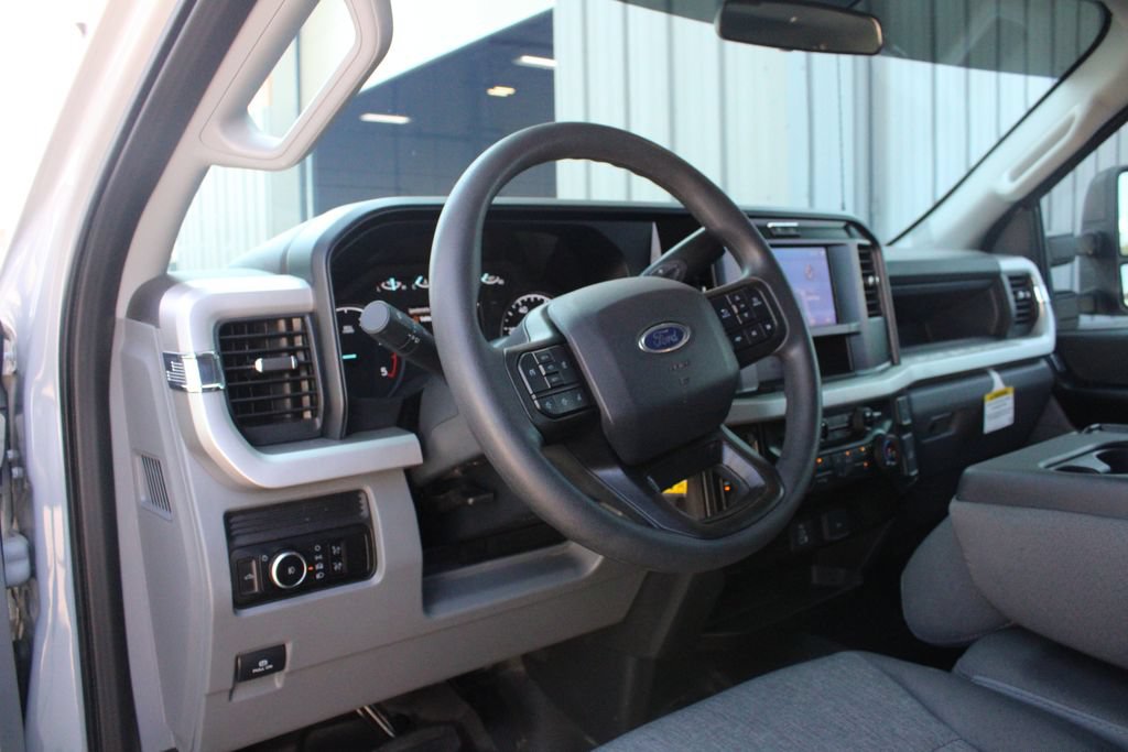 Used 2025 Ford F450 XL w/ 360-Degree Camera Package AWD/4WD image 2