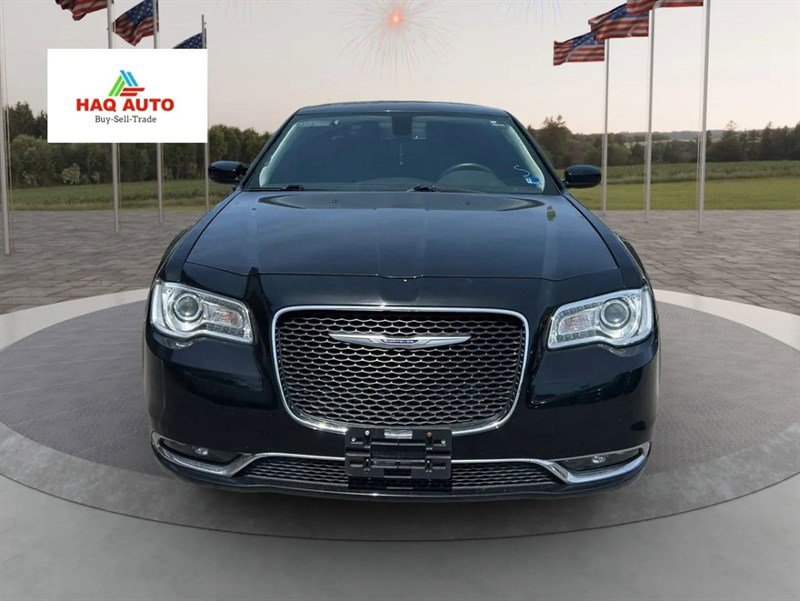 Used 2020 Chrysler 300 Touring w/ Driver Convenience Group image 2