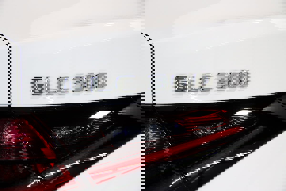 Used 2025 Mercedes-Benz GLC 300 4MATIC Coupe image 11