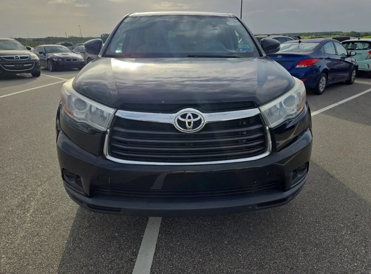 Used 2016 Toyota Highlander LE FWD image 3
