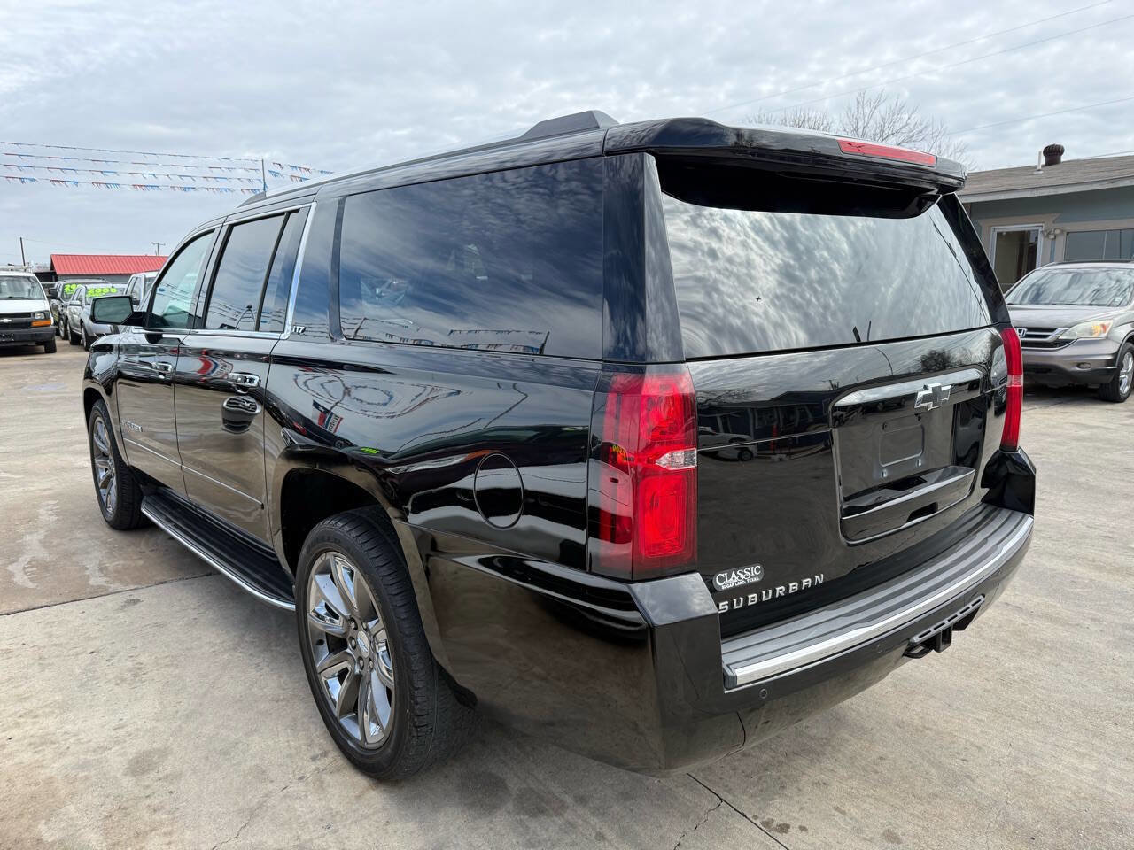 Used 2016 Chevrolet Suburban LTZ image 5