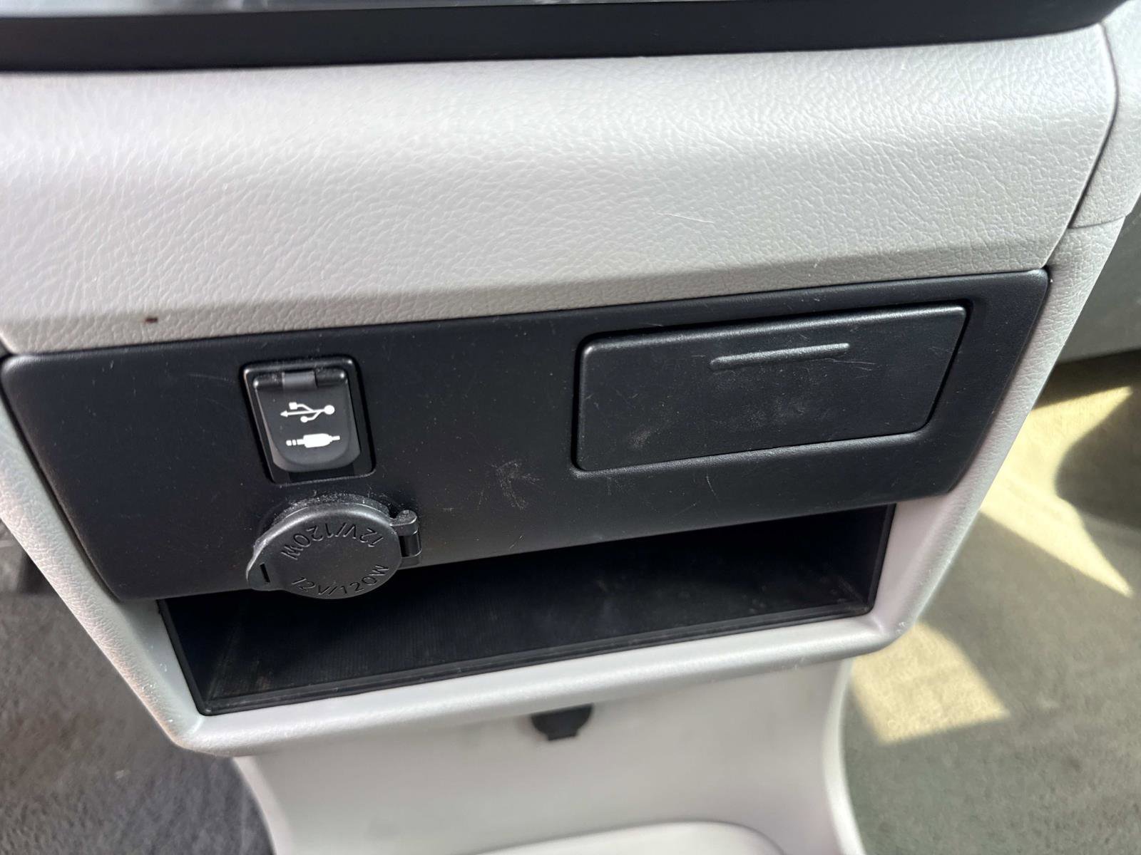 Used 2015 Toyota Sienna LE image 24