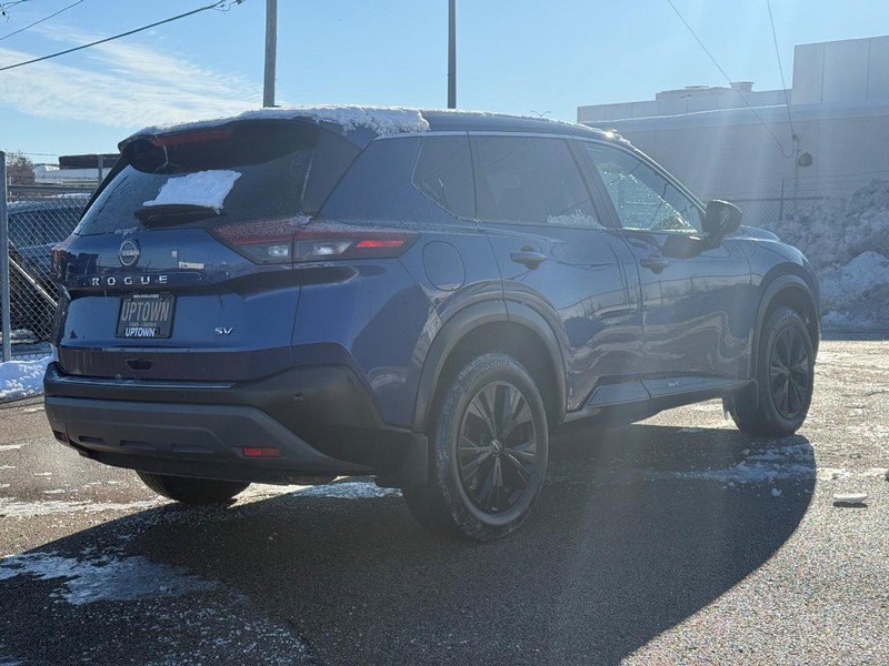 Used 2023 Nissan Rogue SV image 3