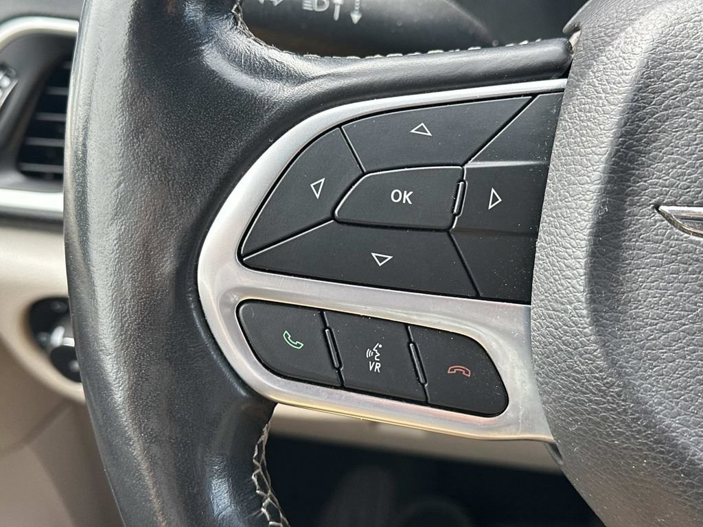 Used 2021 Chrysler Pacifica Touring-L FWD image 23
