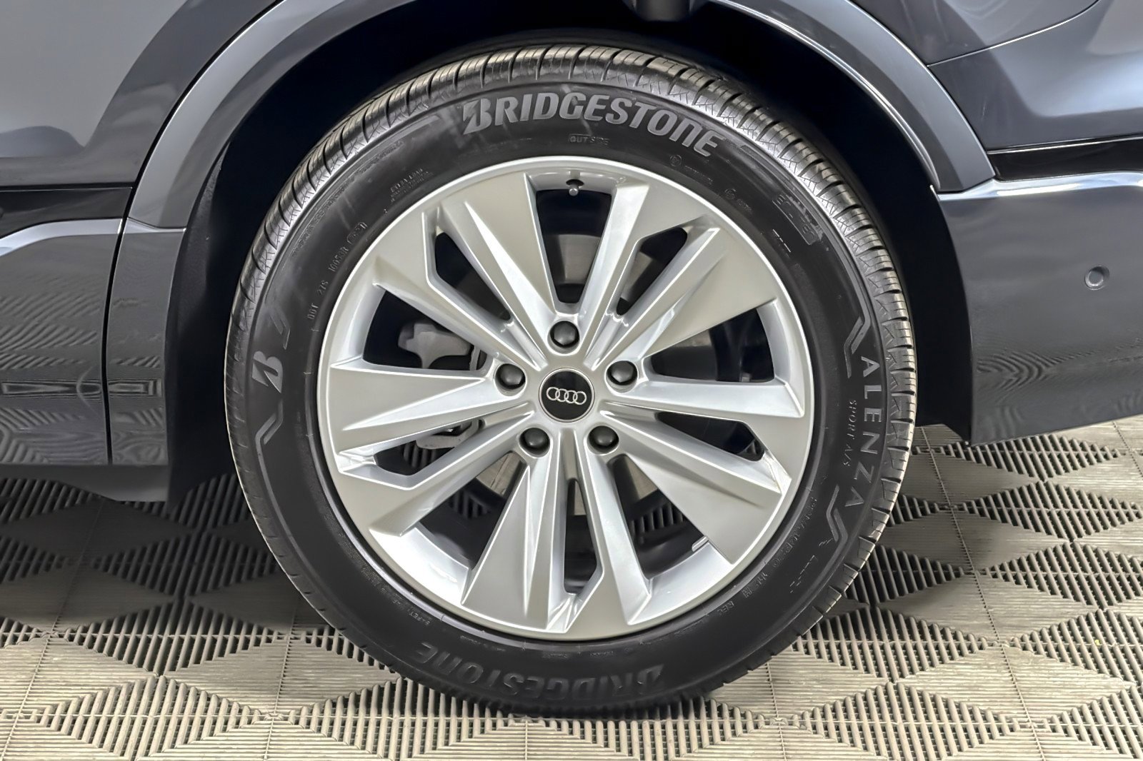 Certified 2025 Audi Q6 e-tron Premium w/ Convenience Package image 26