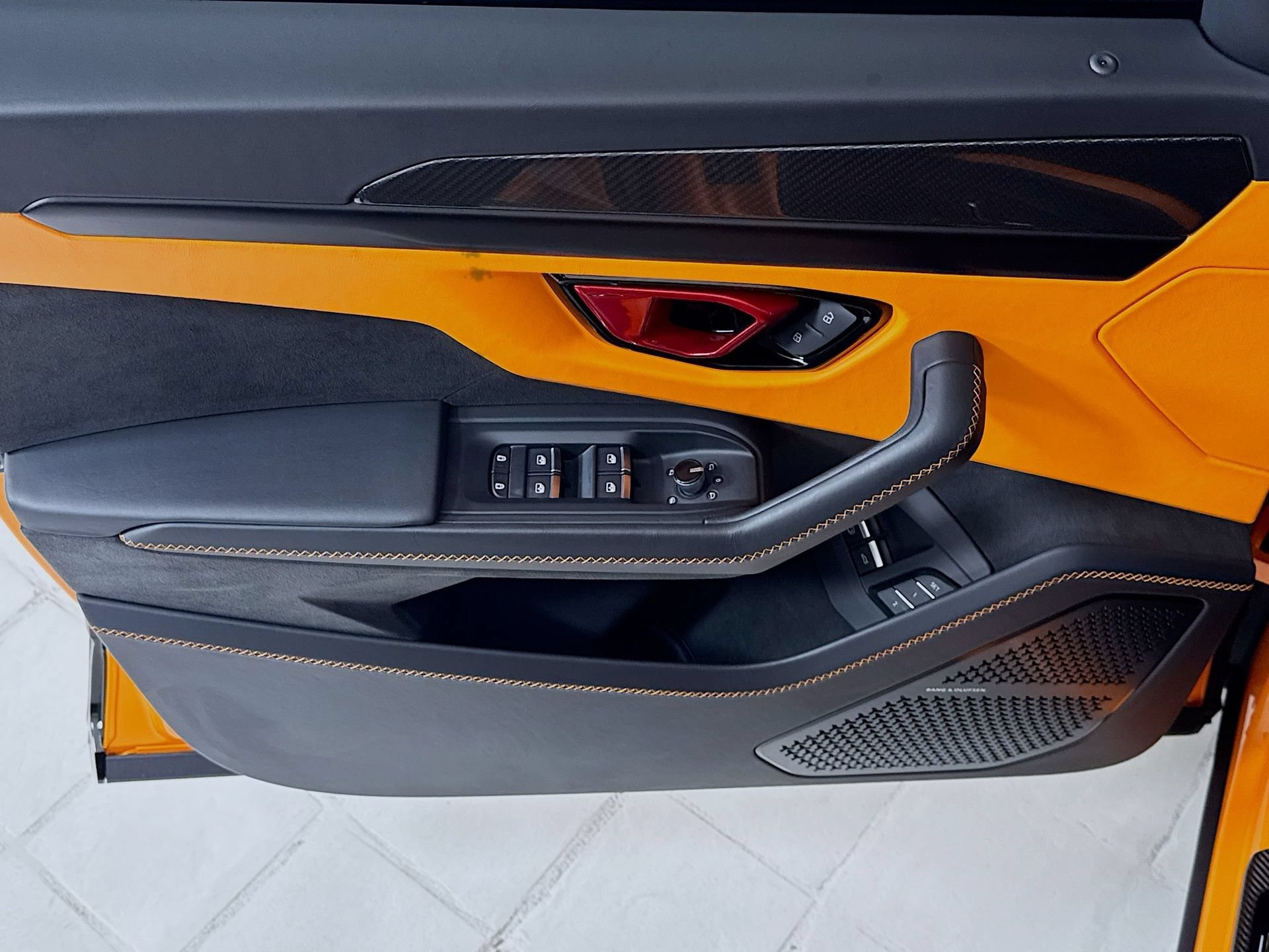 Used 2025 Lamborghini Urus SE AWD/4WD image 15