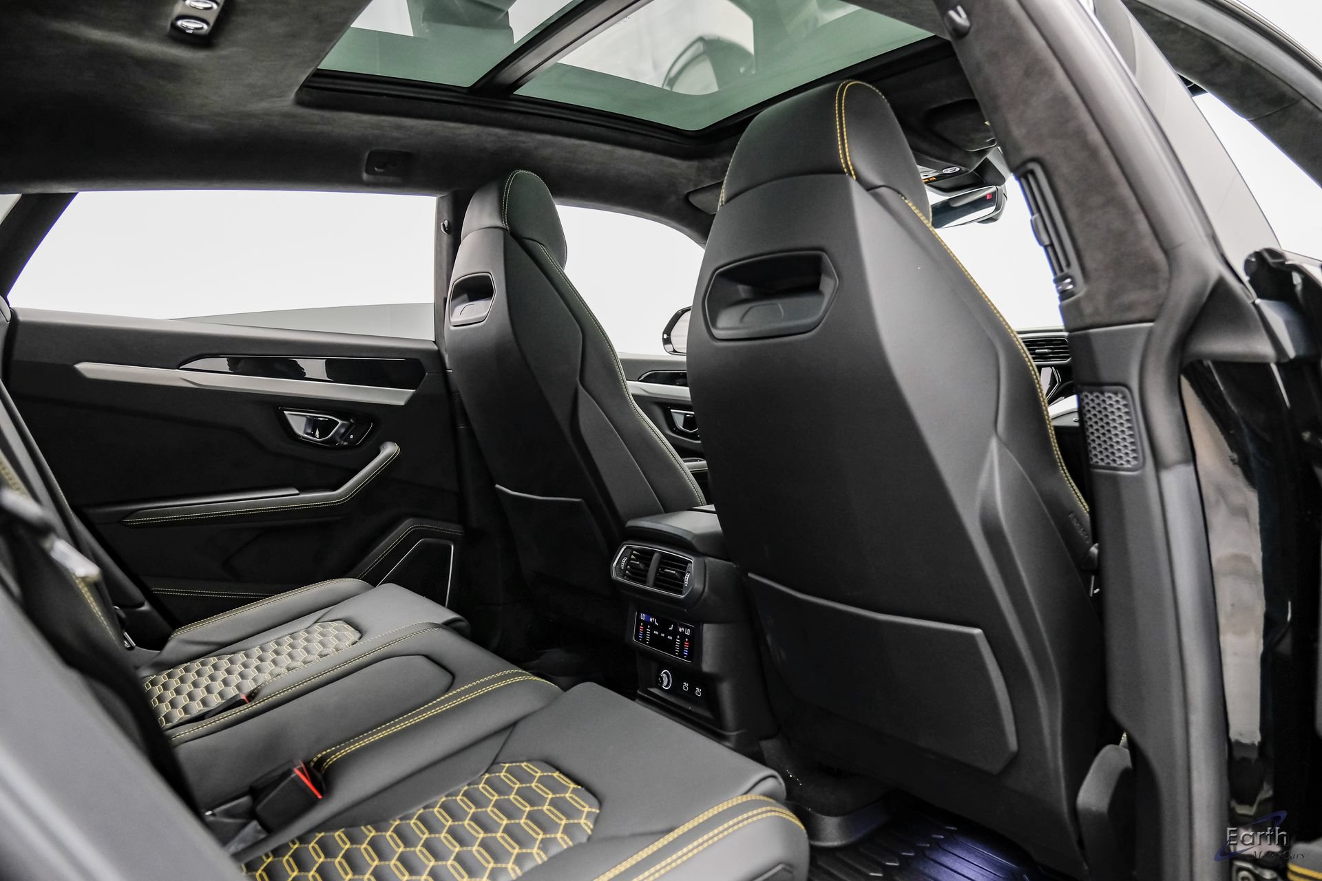 Used 2022 Lamborghini Urus AWD/4WD image 82