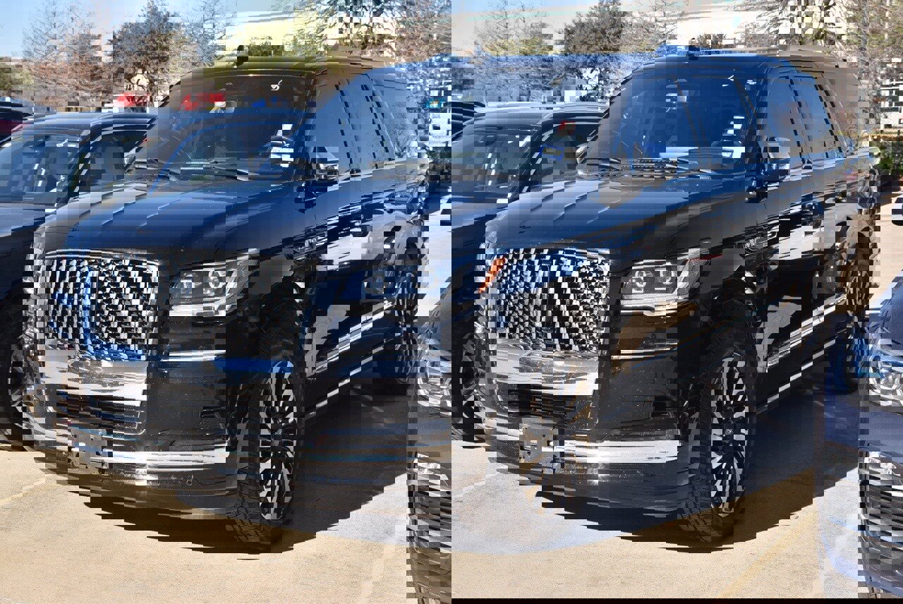 Used 2023 Lincoln Navigator L Black Label image 2
