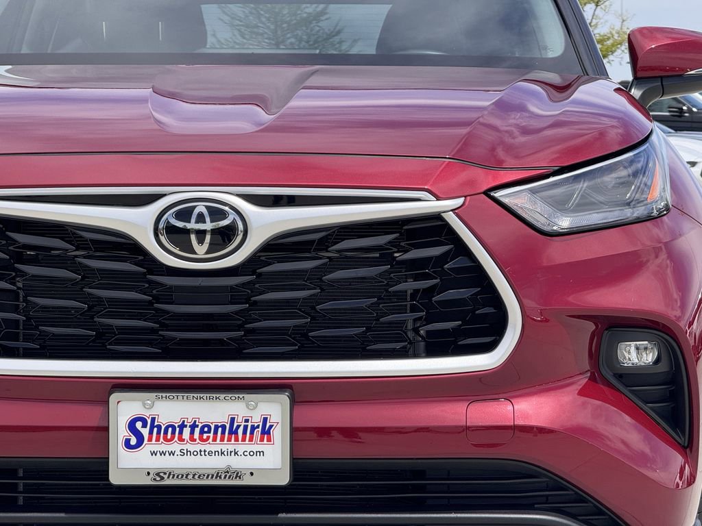 Used 2023 Toyota Highlander XLE image 8