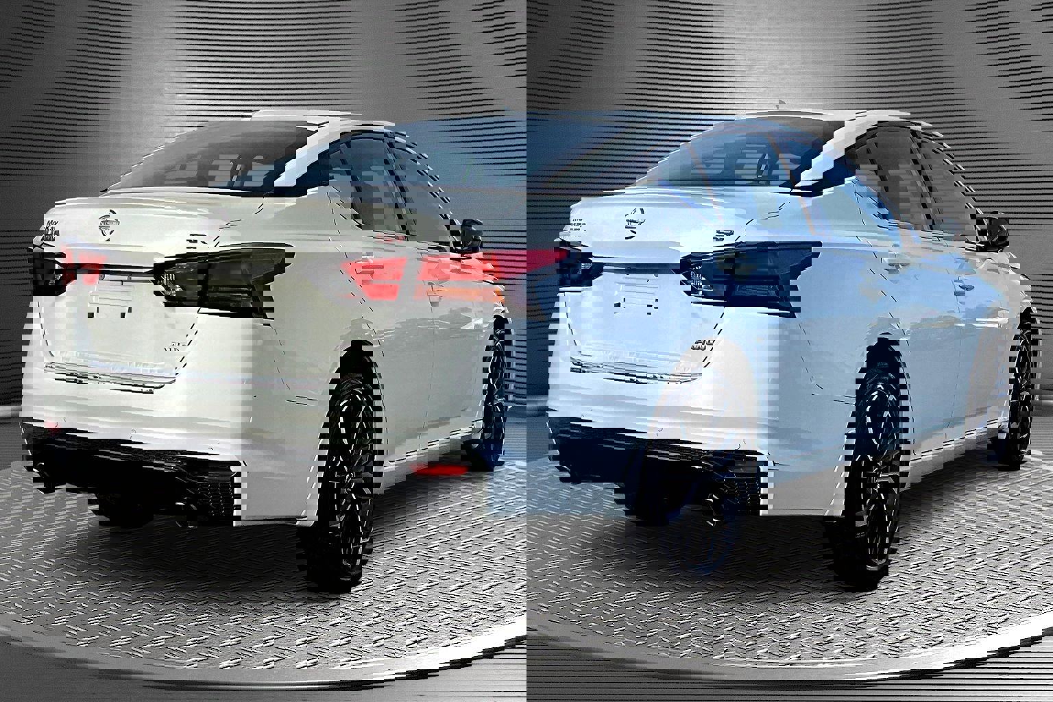 Used 2023 Nissan Altima 2.5 SR w/ SR Premium Package image 6