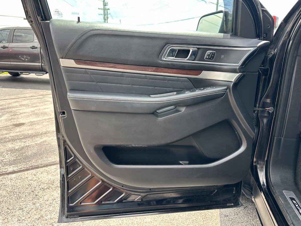 Used 2017 Ford Explorer Platinum AWD/4WD image 18