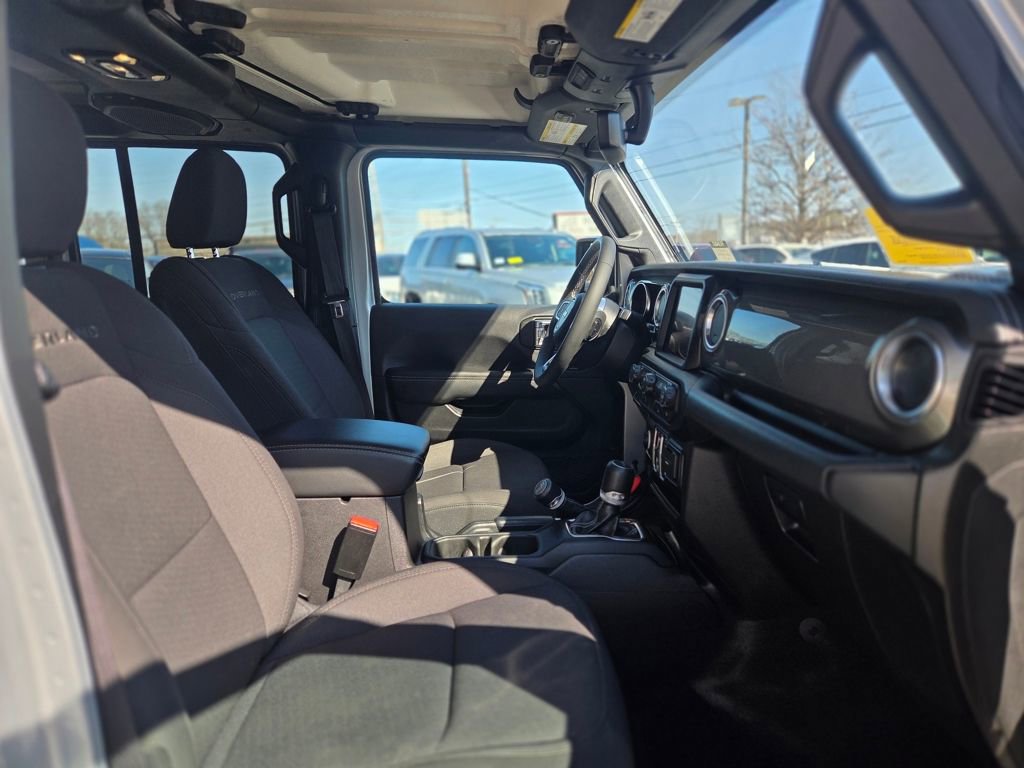 Used 2023 Jeep Gladiator Overland image 24
