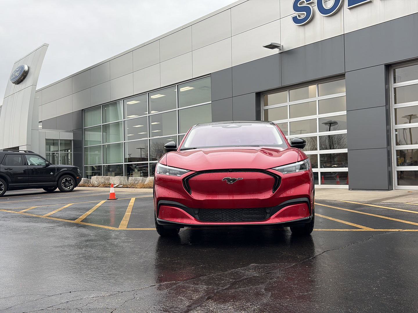 Used 2021 Ford Mustang Mach-E Premium image 2