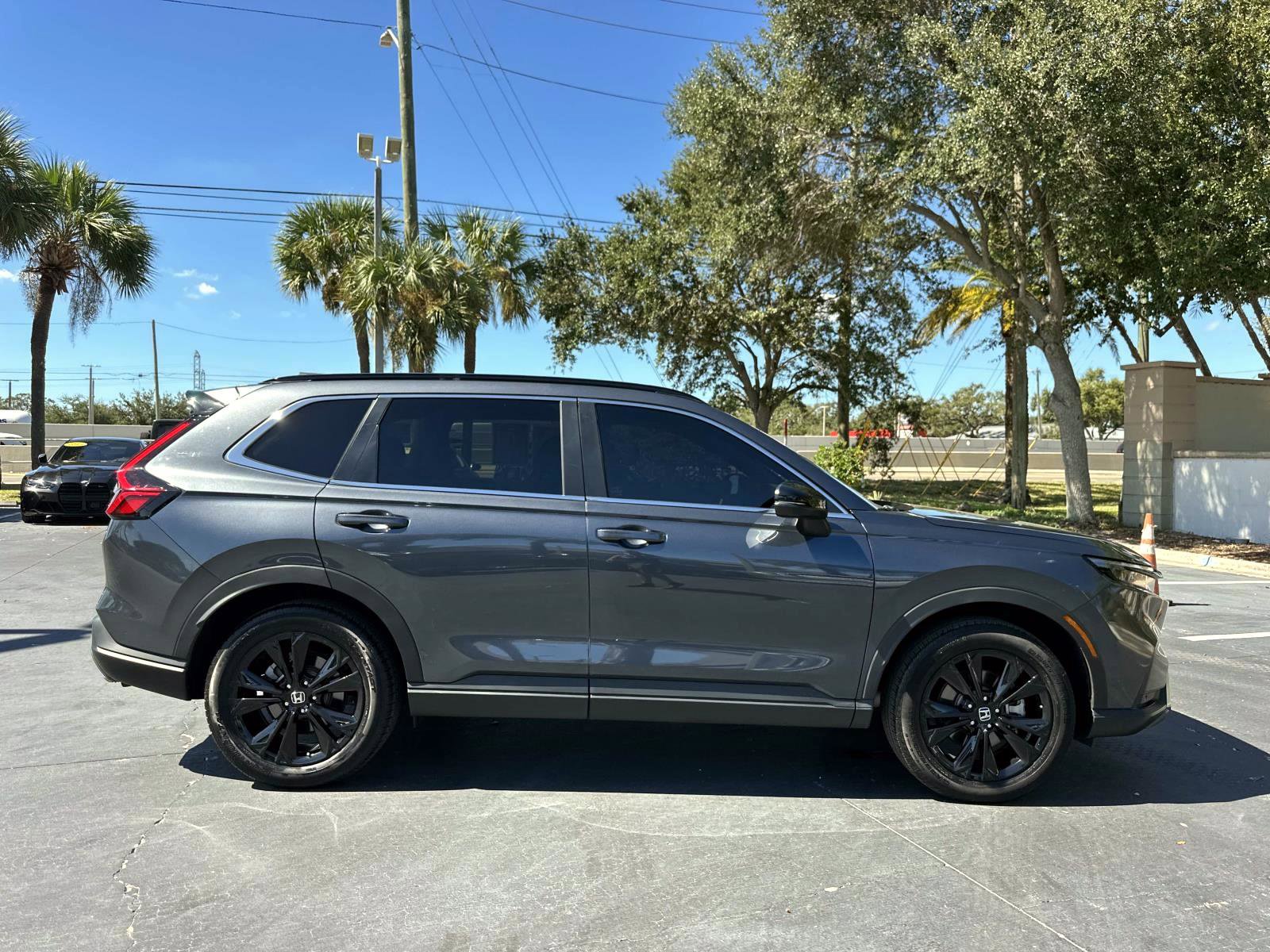 Used 2024 Honda CR-V Sport Touring image 4