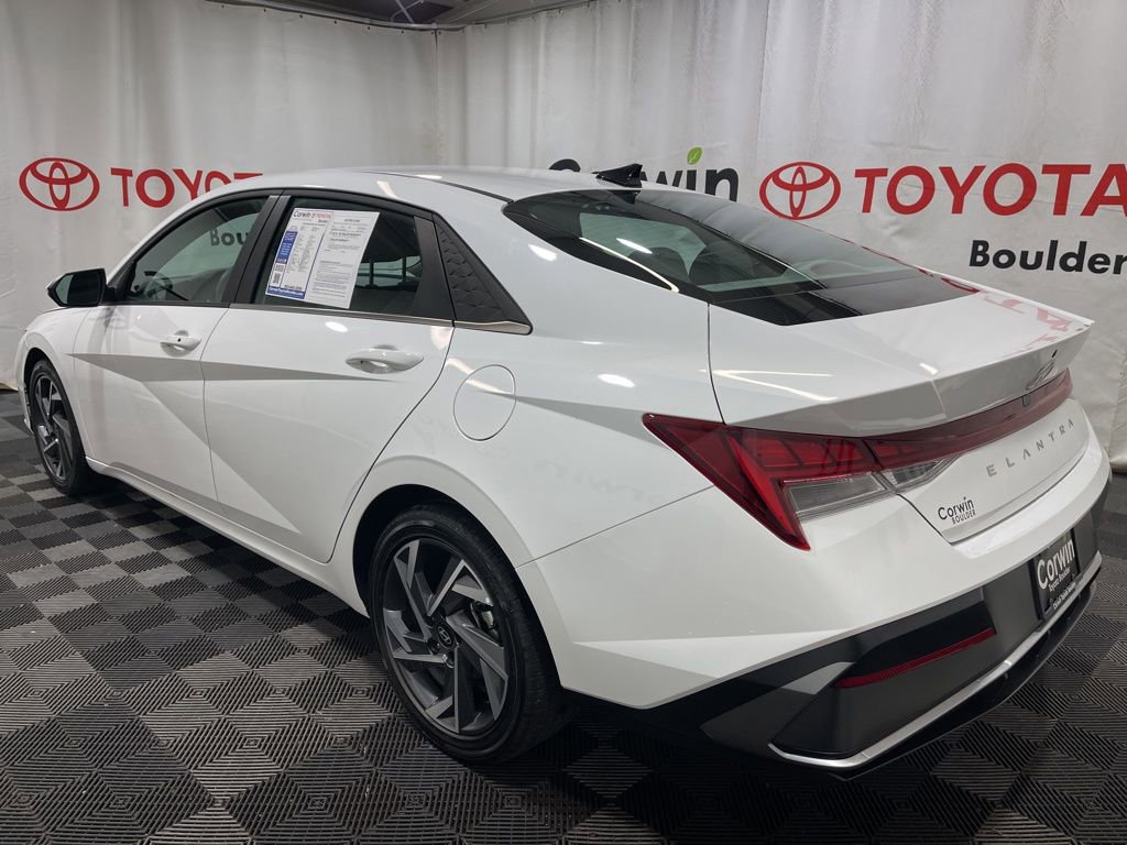 Used 2025 Hyundai Elantra SEL image 4