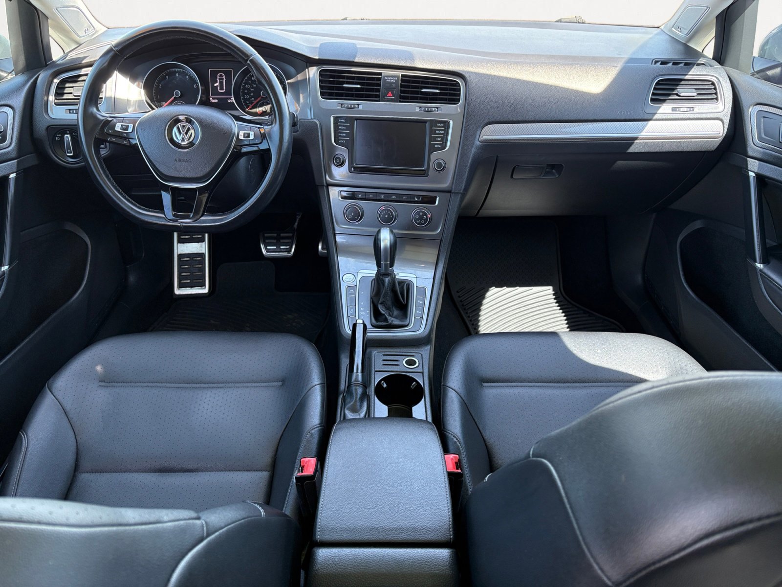 Used 2017 Volkswagen Golf Alltrack SE image 4