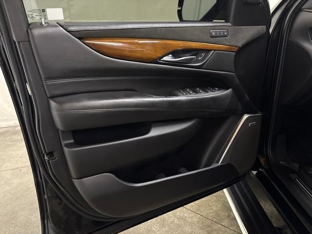 Used 2019 Cadillac Escalade Premium Luxury AWD/4WD image 38