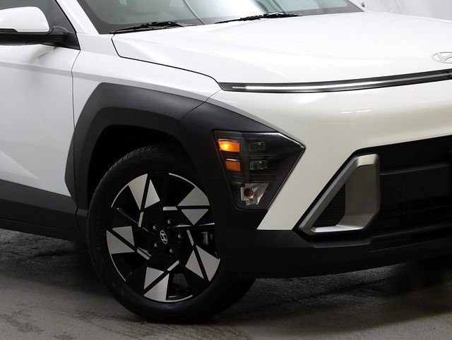 Used 2024 Hyundai Kona SEL w/ Convenience Package image 3