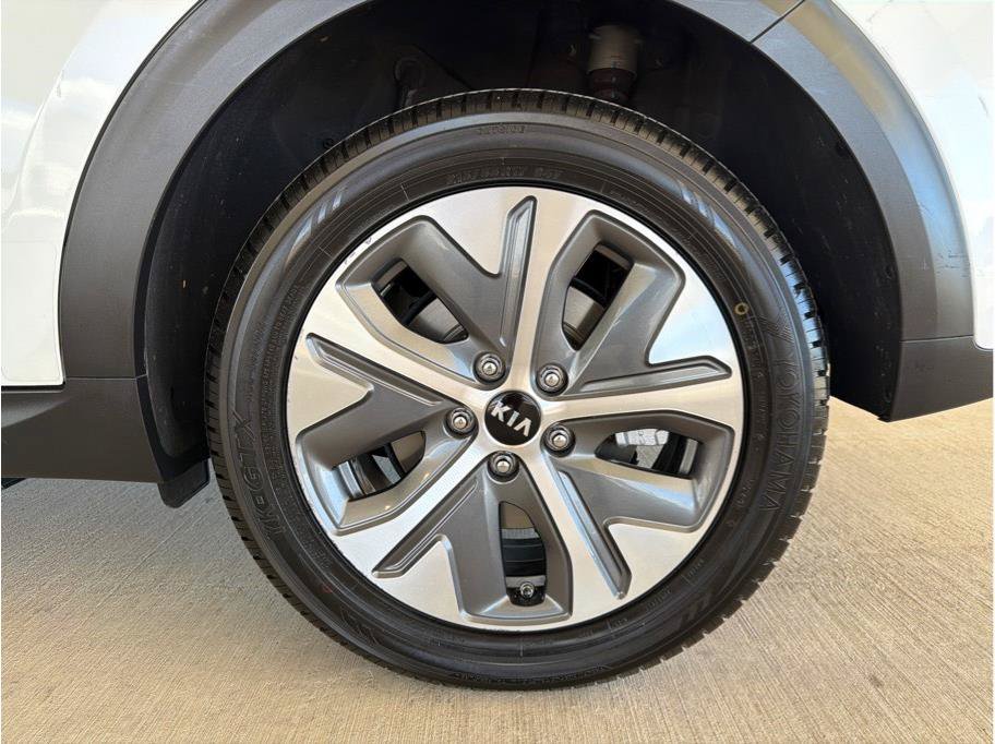 Used 2020 Kia Niro EX Premium w/ Cold Weather Package FWD image 30