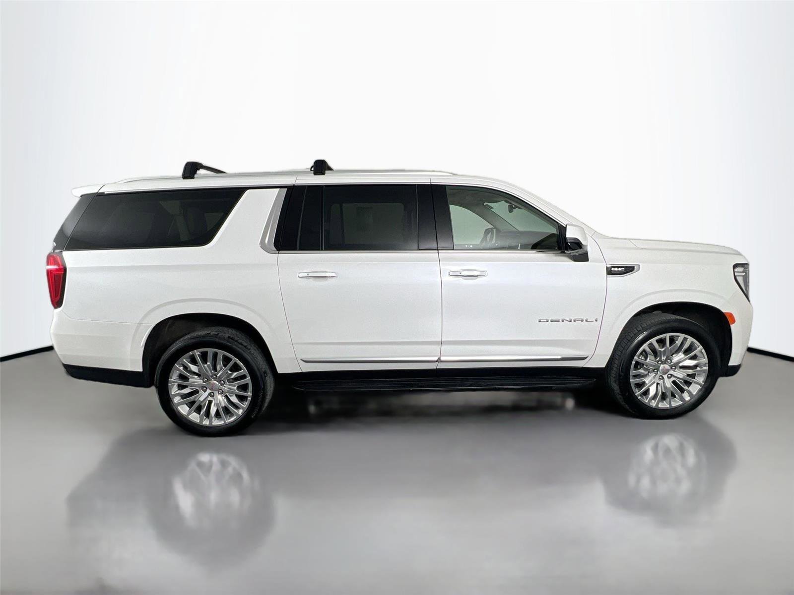Used 2024 GMC Yukon XL Denali AWD/4WD image 7