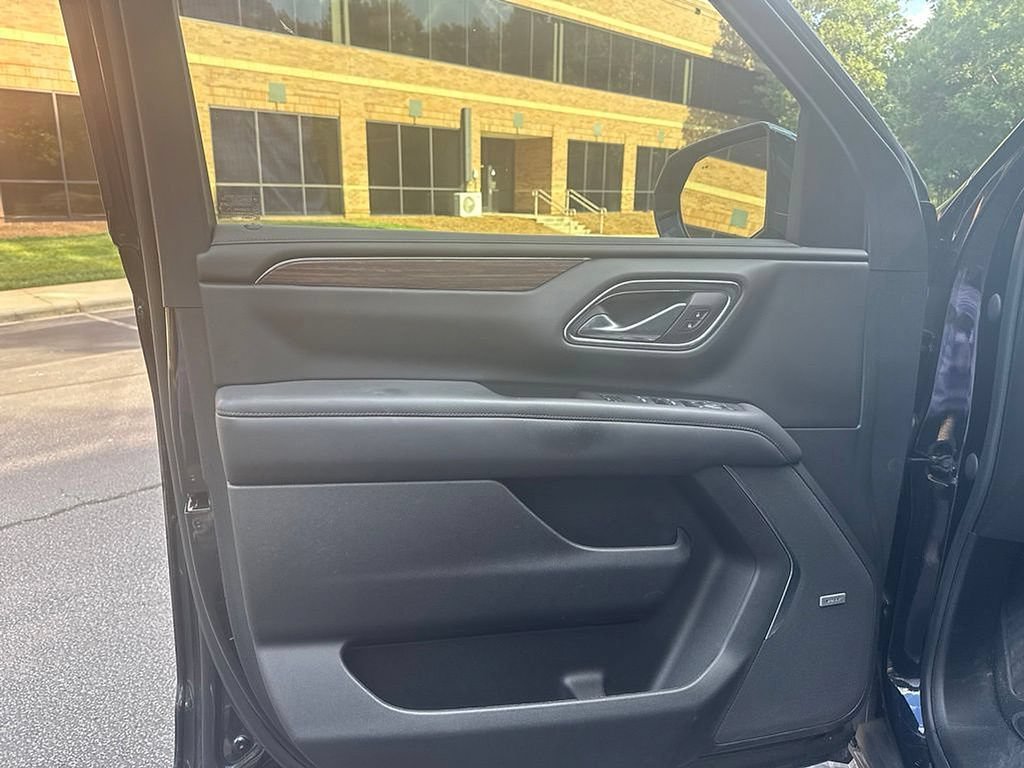 Used 2023 Chevrolet Tahoe High Country AWD/4WD image 13