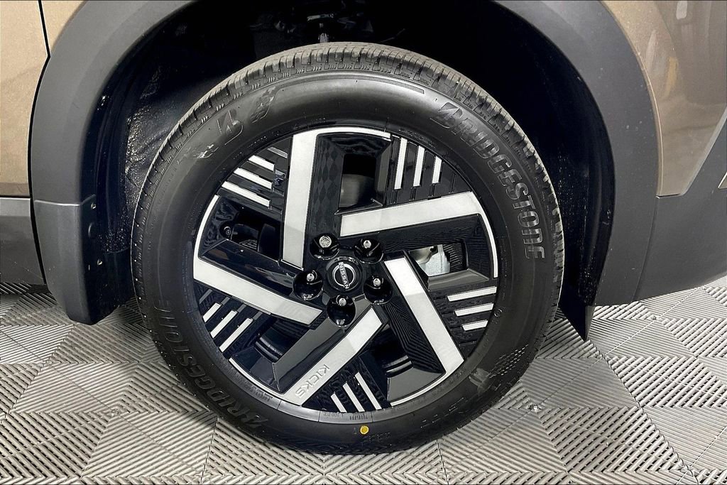 New 2026 Nissan Kicks SV w/ SV Premium Package image 18