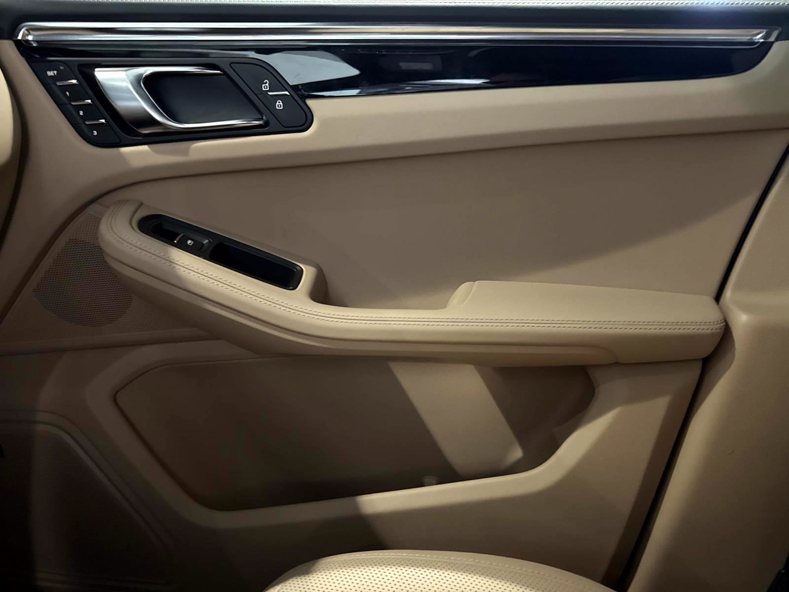 Certified 2026 Porsche Macan image 23