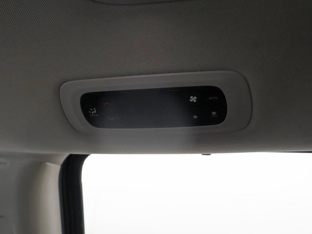 Used 2022 Chrysler Pacifica Touring-L image 48