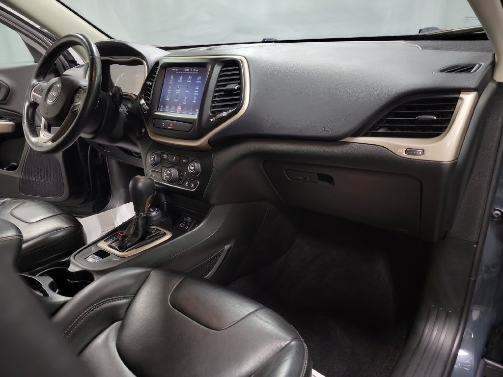 Used 2018 Jeep Cherokee Limited AWD/4WD image 34
