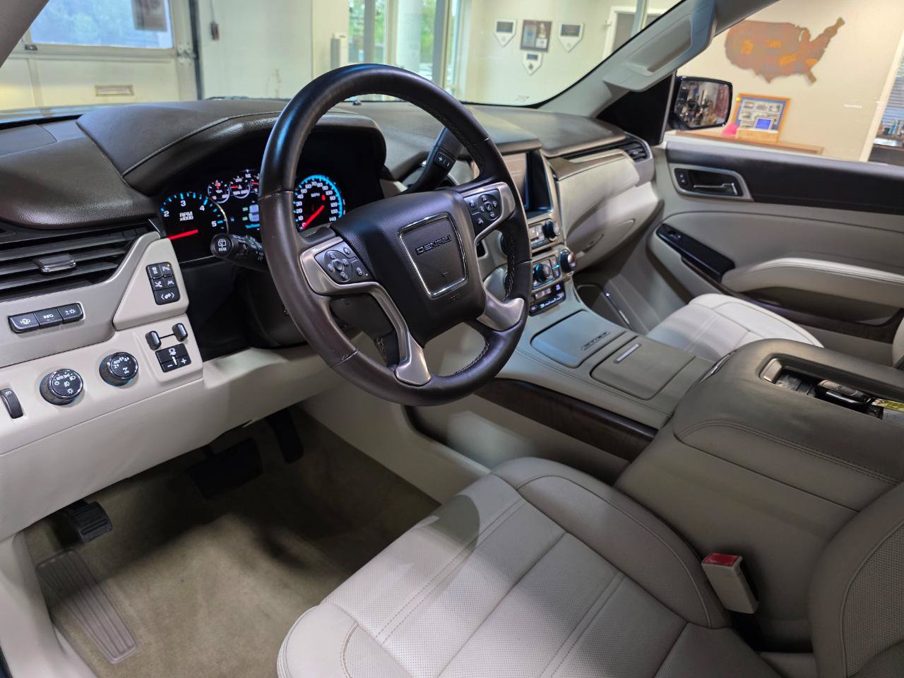 Used 2018 GMC Yukon XL Denali w/ Denali Ultimate Package AWD/4WD image 16