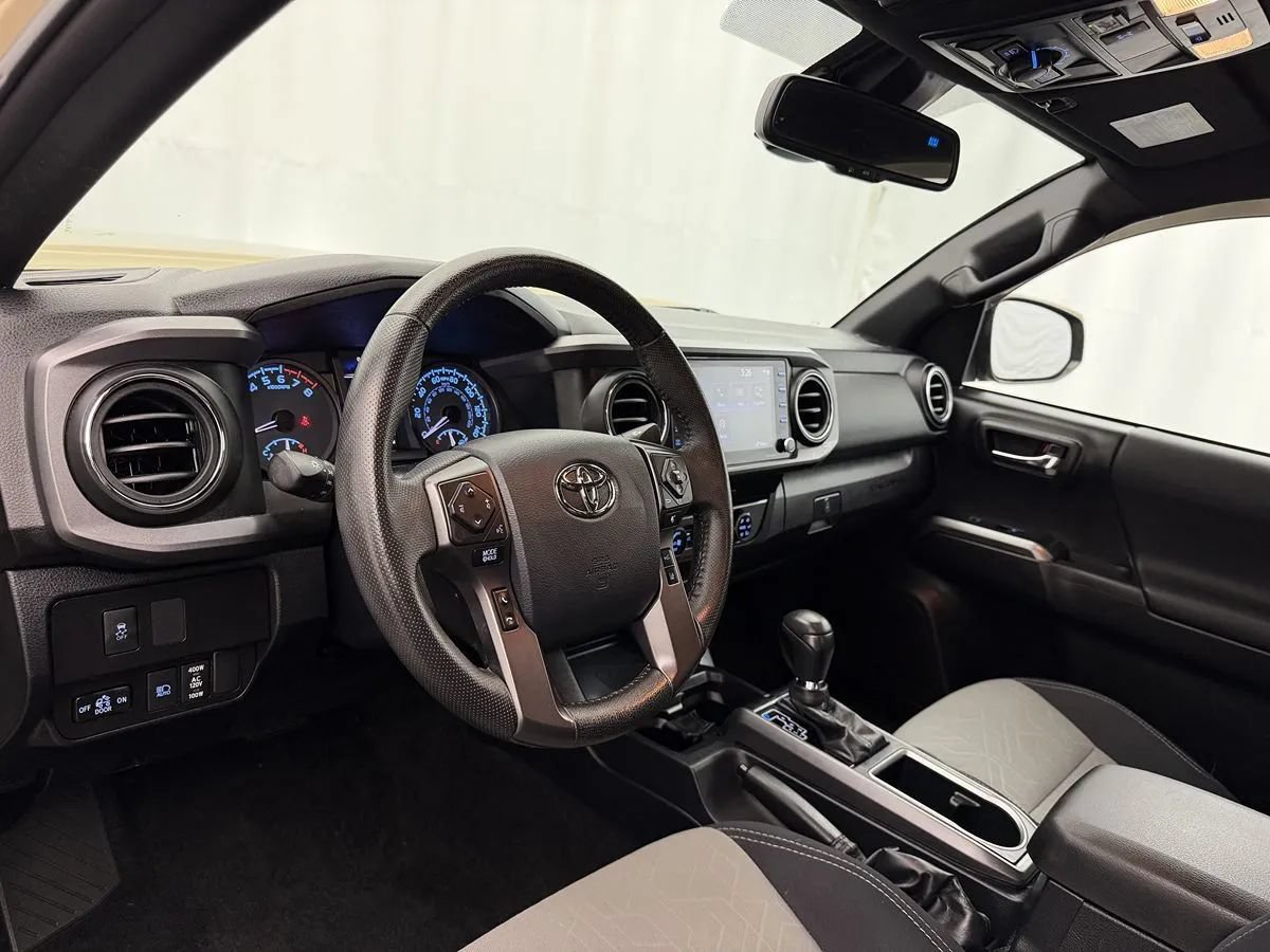 Used 2020 Toyota Tacoma TRD Off-Road AWD/4WD image 9